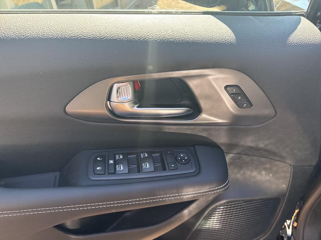 new 2025 Chrysler Pacifica car, priced at $47,848