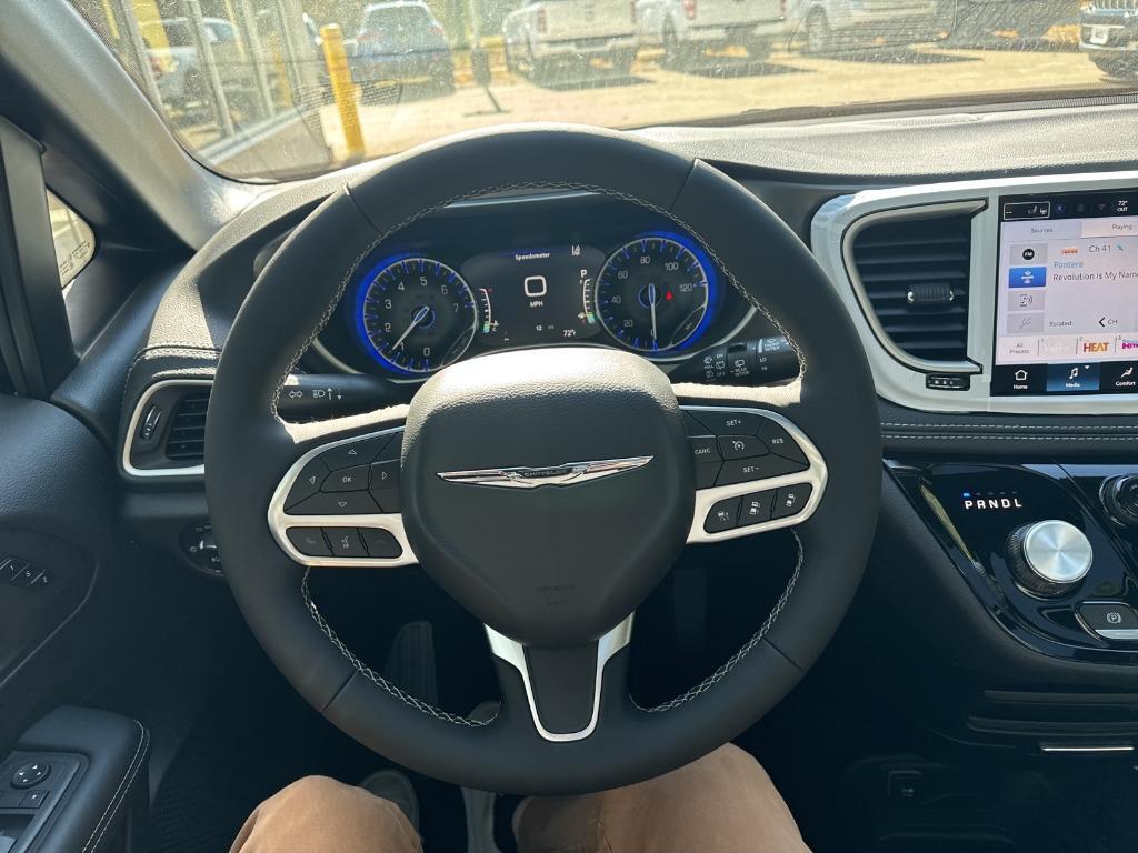 new 2025 Chrysler Pacifica car, priced at $47,848