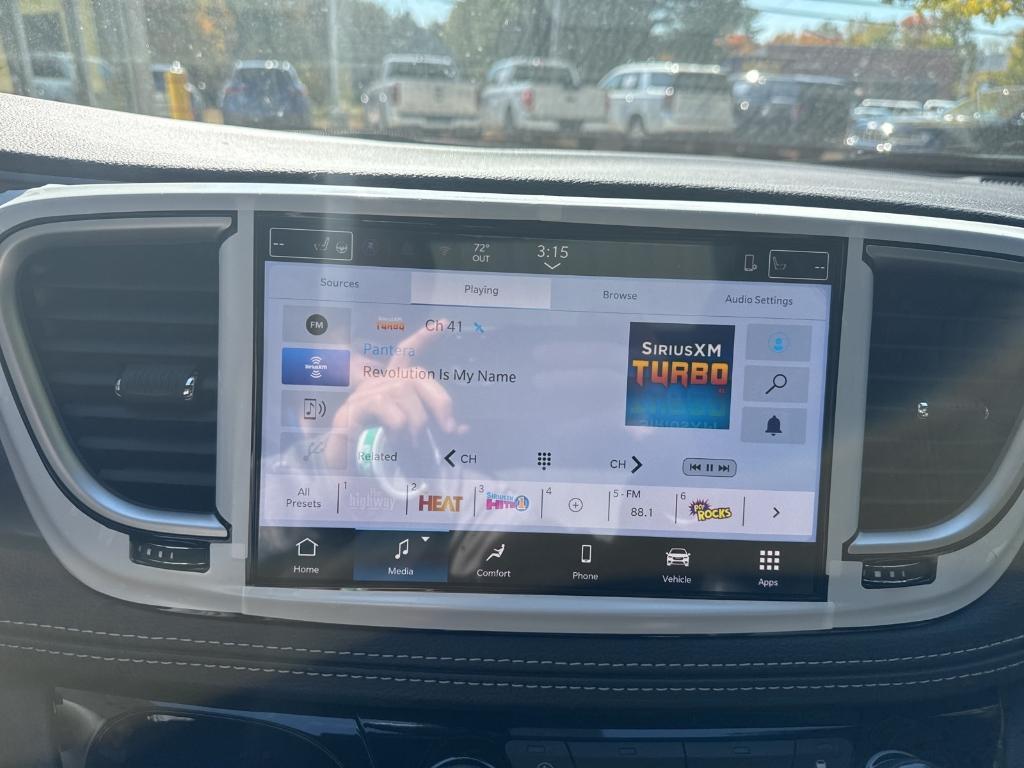 new 2025 Chrysler Pacifica car, priced at $47,848