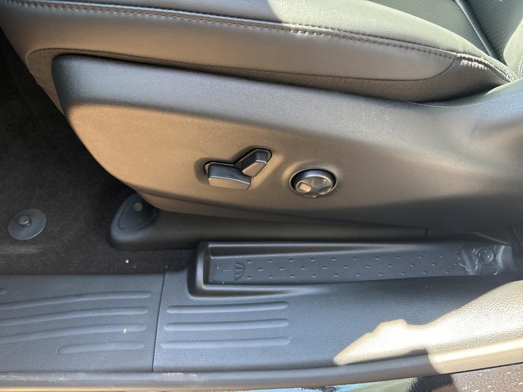 new 2025 Chrysler Pacifica car, priced at $47,848