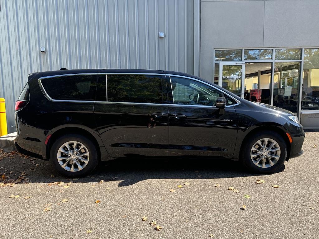 new 2025 Chrysler Pacifica car, priced at $47,848