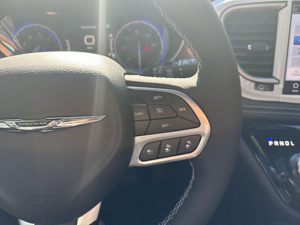 new 2025 Chrysler Pacifica car, priced at $47,848