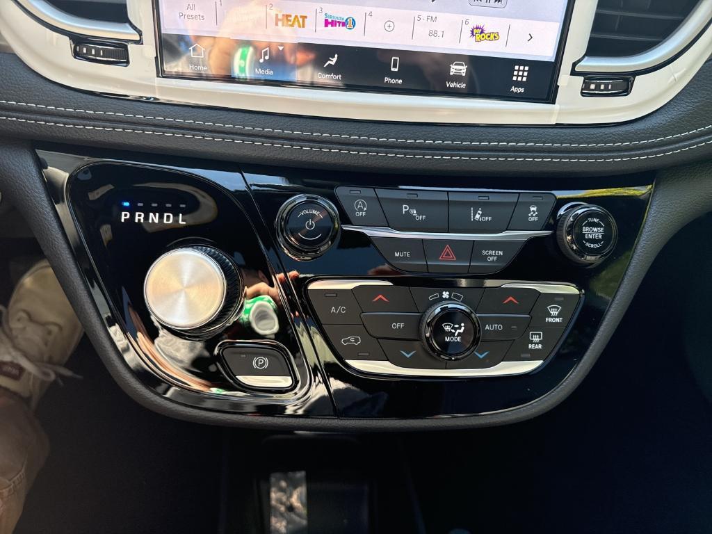 new 2025 Chrysler Pacifica car, priced at $47,848