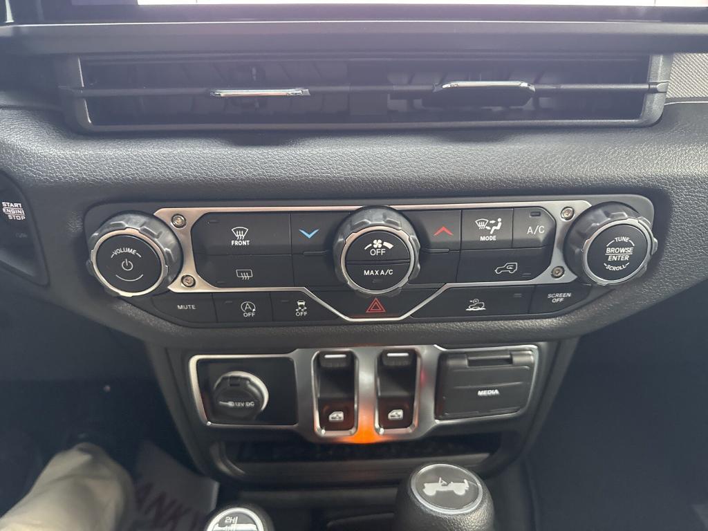 new 2025 Jeep Wrangler car, priced at $48,658