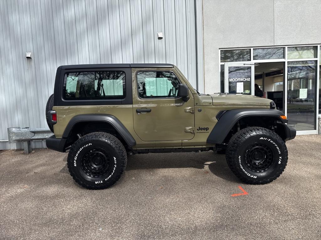 new 2025 Jeep Wrangler car, priced at $48,658