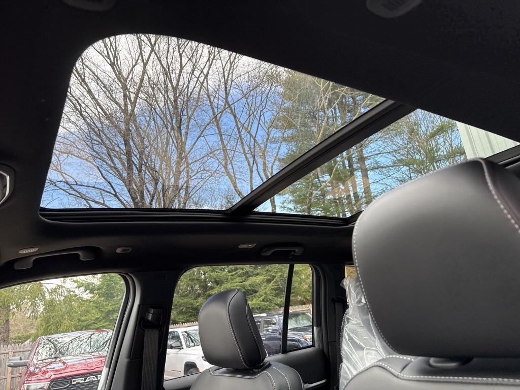 new 2025 Jeep Grand Cherokee car, priced at $52,535