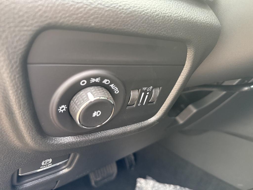 new 2025 Jeep Grand Cherokee car, priced at $52,535