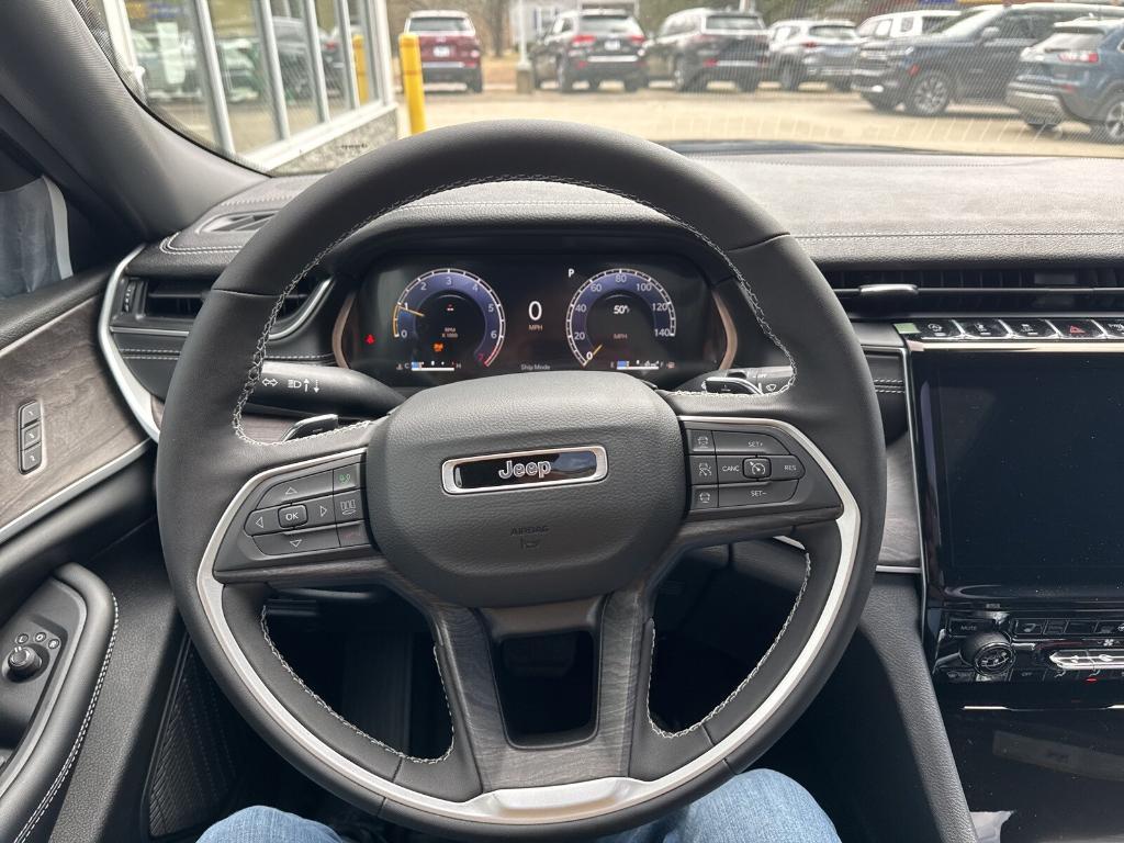 new 2025 Jeep Grand Cherokee car, priced at $52,535