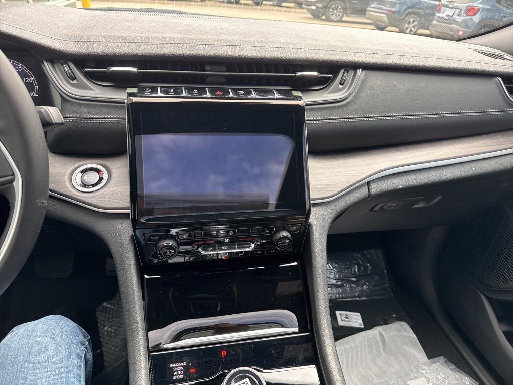 new 2025 Jeep Grand Cherokee car, priced at $52,535