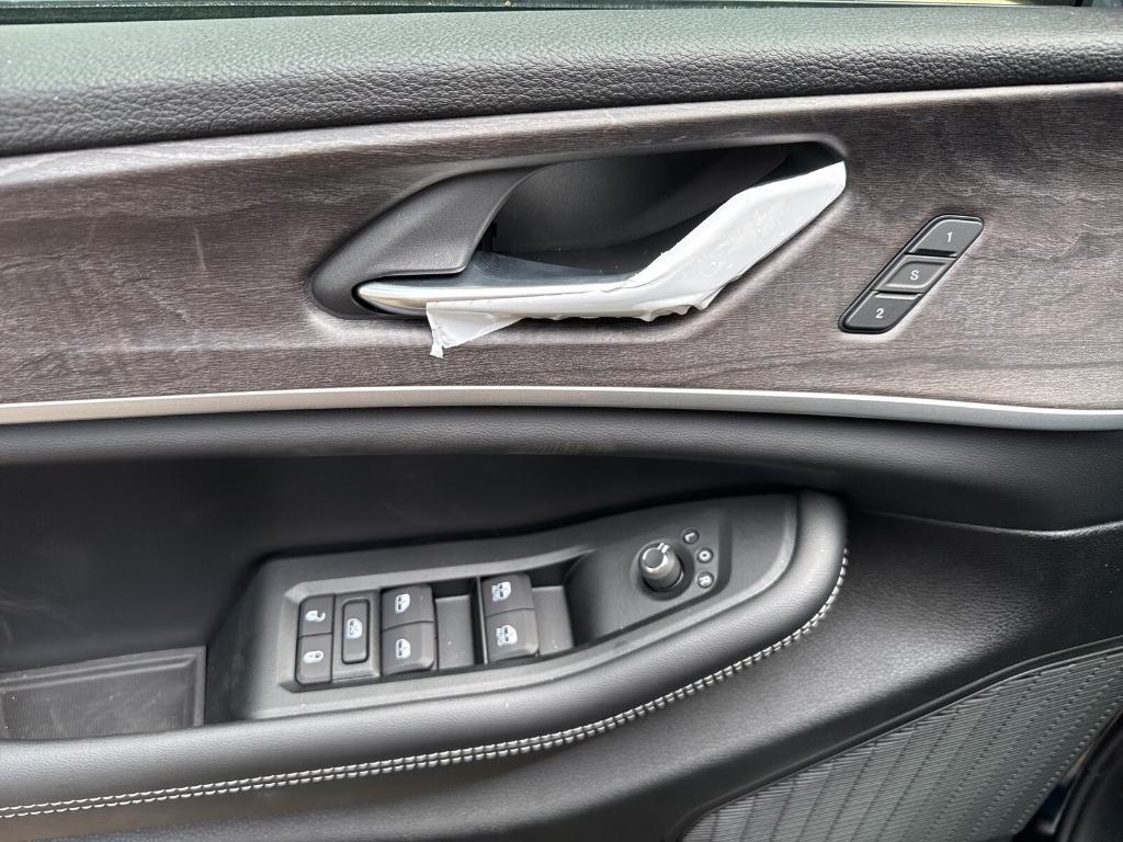 new 2025 Jeep Grand Cherokee car, priced at $52,535