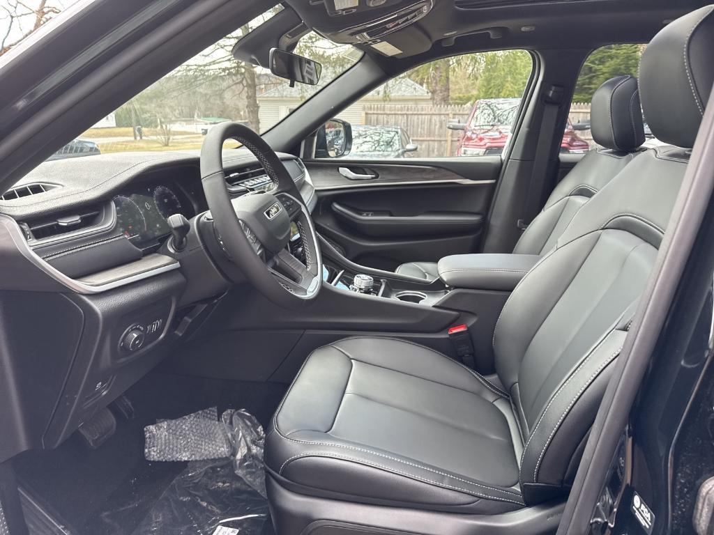 new 2025 Jeep Grand Cherokee car, priced at $51,197