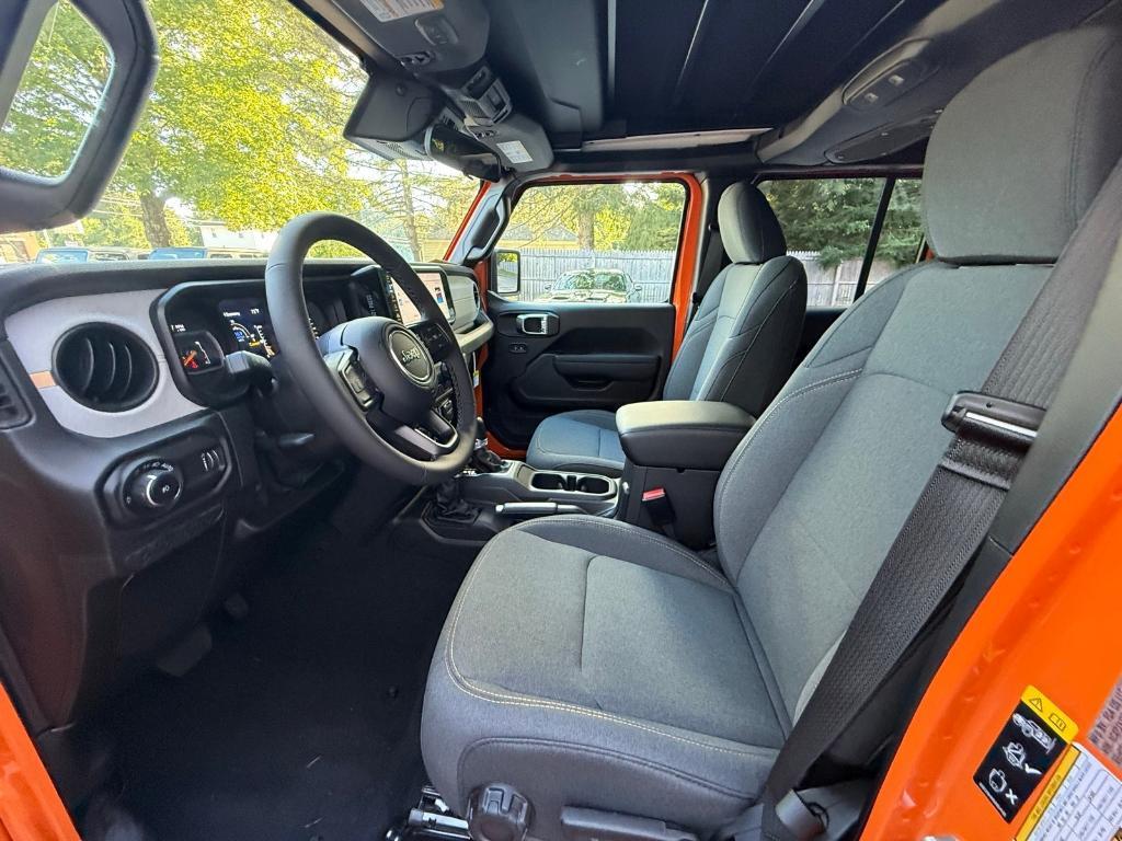 new 2025 Jeep Wrangler car, priced at $51,546