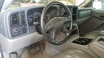 used 2004 Chevrolet Suburban car, priced at $8,990
