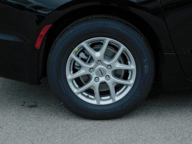 new 2025 Chrysler Pacifica car, priced at $45,281