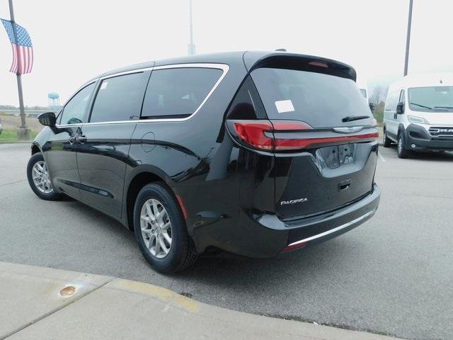 new 2025 Chrysler Pacifica car, priced at $45,281