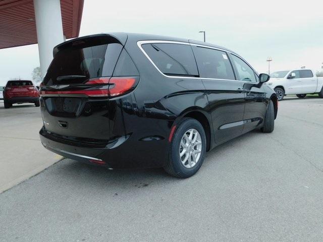 new 2025 Chrysler Pacifica car, priced at $45,281