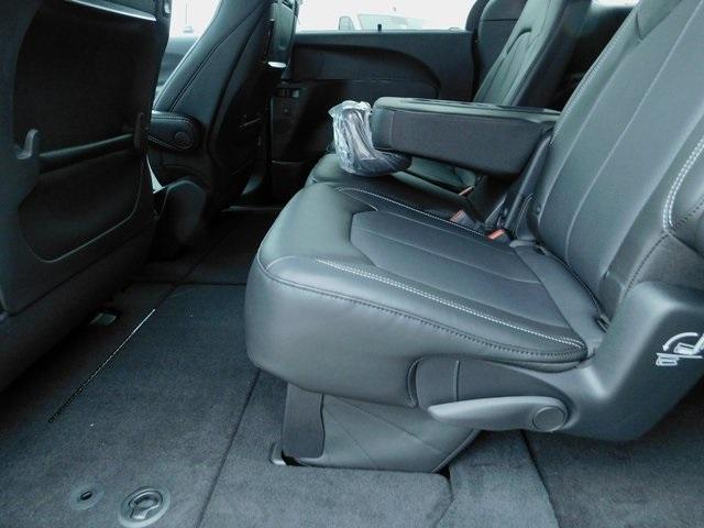 new 2025 Chrysler Pacifica car, priced at $45,281
