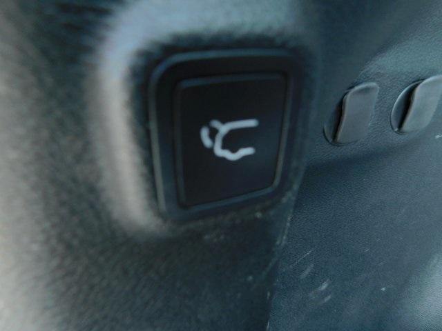 used 2023 Jeep Cherokee car, priced at $22,996