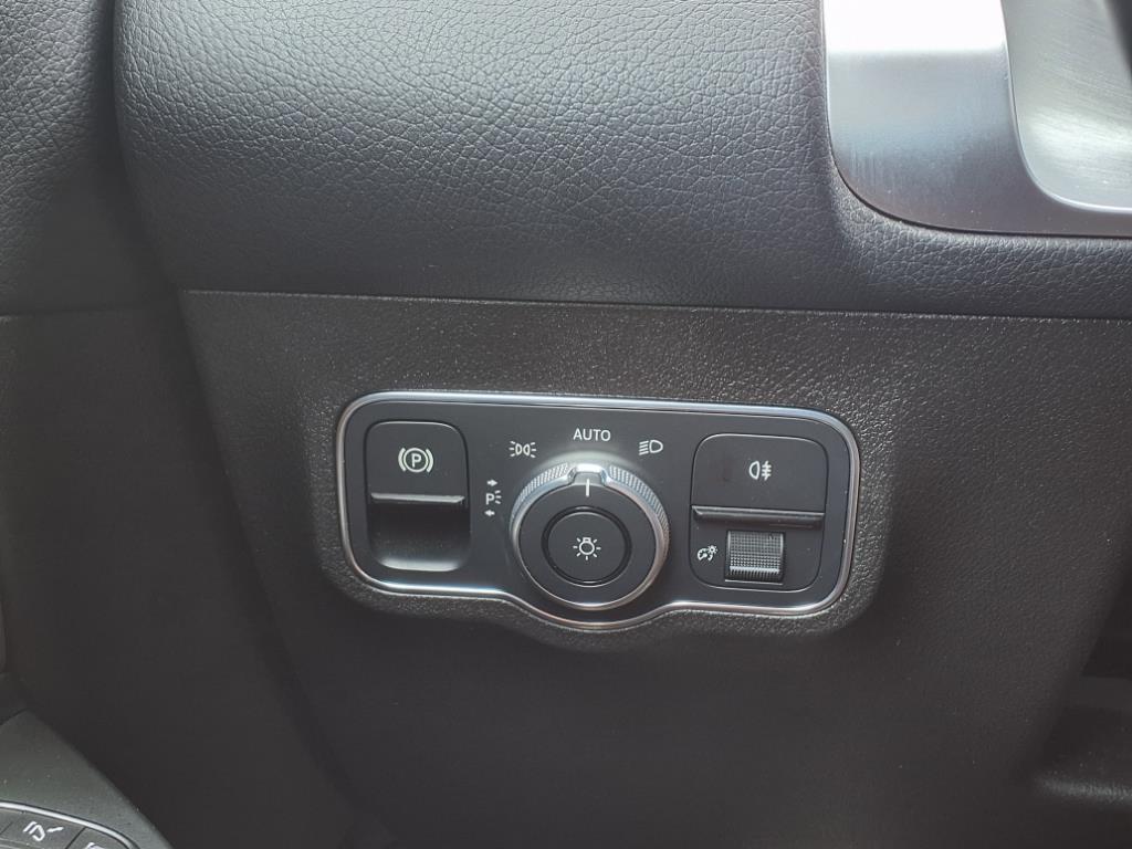 used 2020 Mercedes-Benz GLB 250 car, priced at $25,643