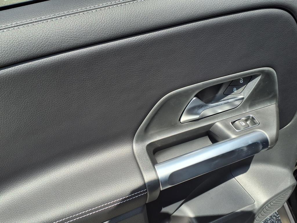 new 2025 Mercedes-Benz GLB 250 car, priced at $47,145