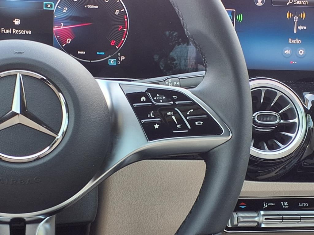 new 2025 Mercedes-Benz GLA 250 car, priced at $44,345
