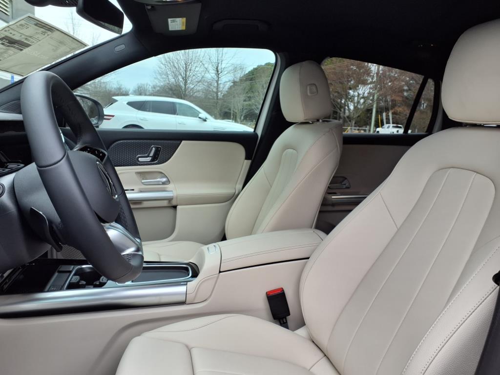 new 2025 Mercedes-Benz GLA 250 car, priced at $44,345
