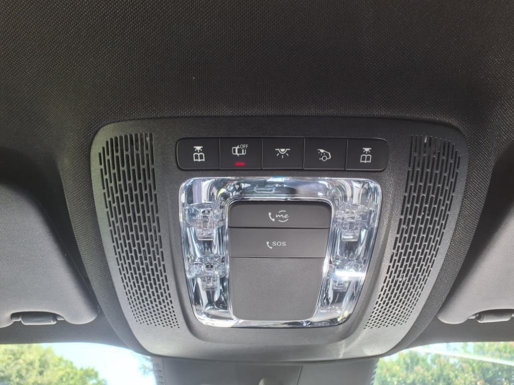 new 2025 Mercedes-Benz GLB 250 car, priced at $48,645