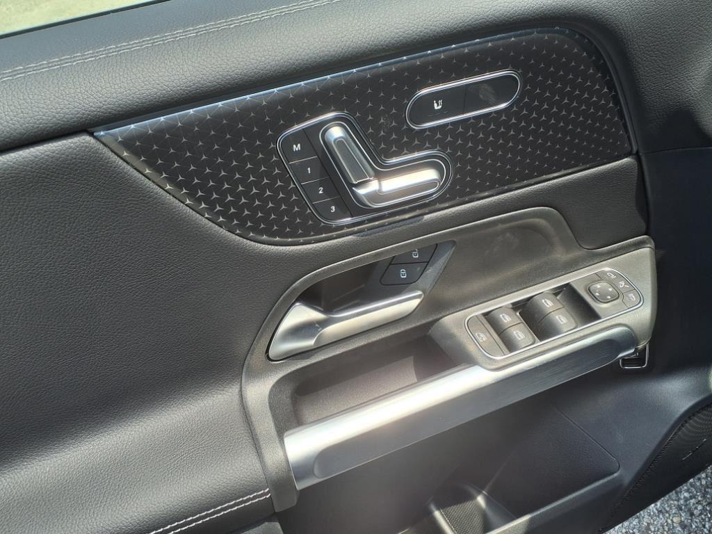 new 2025 Mercedes-Benz GLB 250 car, priced at $48,645