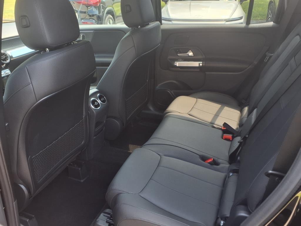 new 2025 Mercedes-Benz GLB 250 car, priced at $48,645