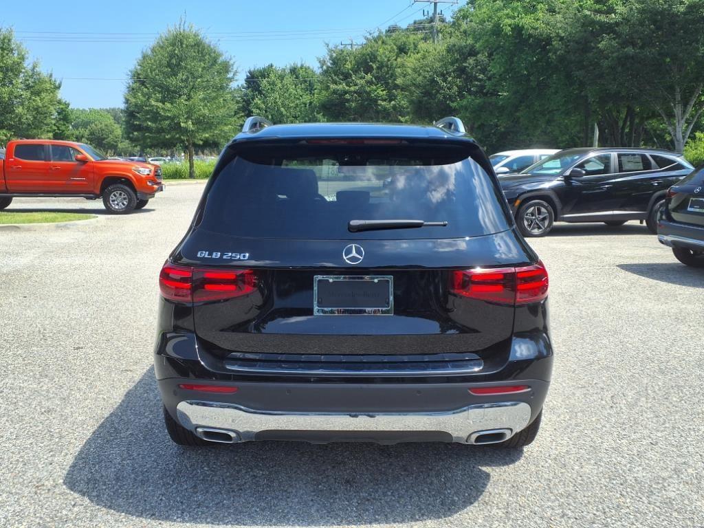 new 2025 Mercedes-Benz GLB 250 car, priced at $48,645