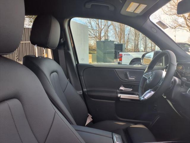 new 2025 Mercedes-Benz GLB 250 car, priced at $44,550
