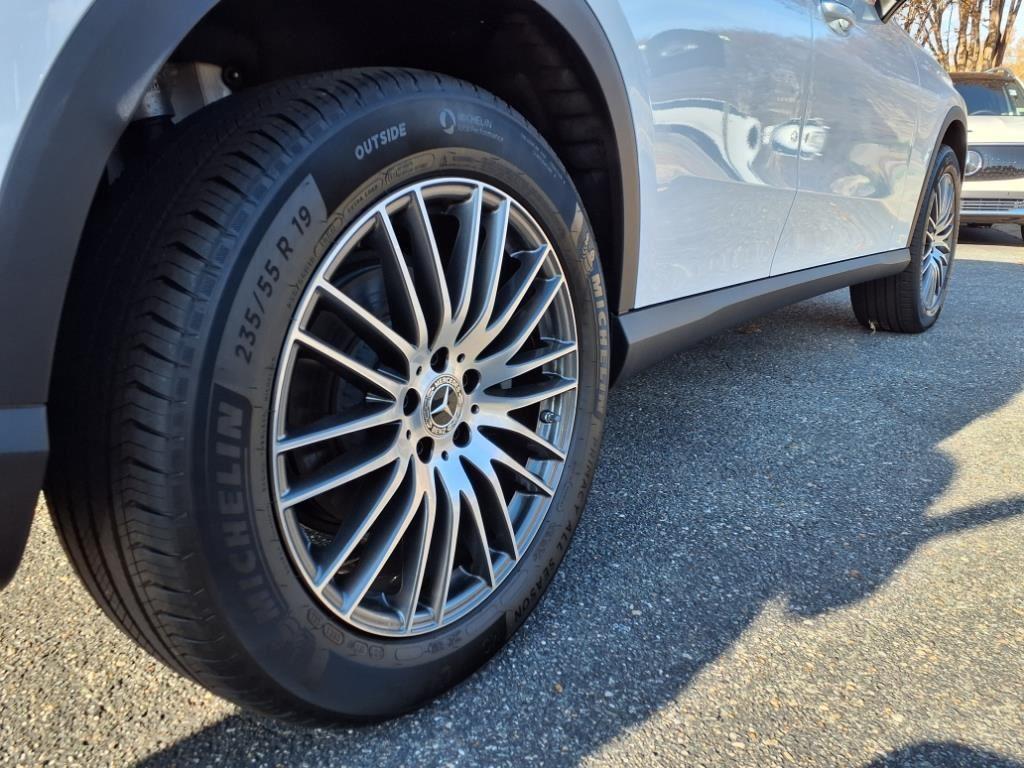 new 2024 Mercedes-Benz GLC 300 car, priced at $51,585