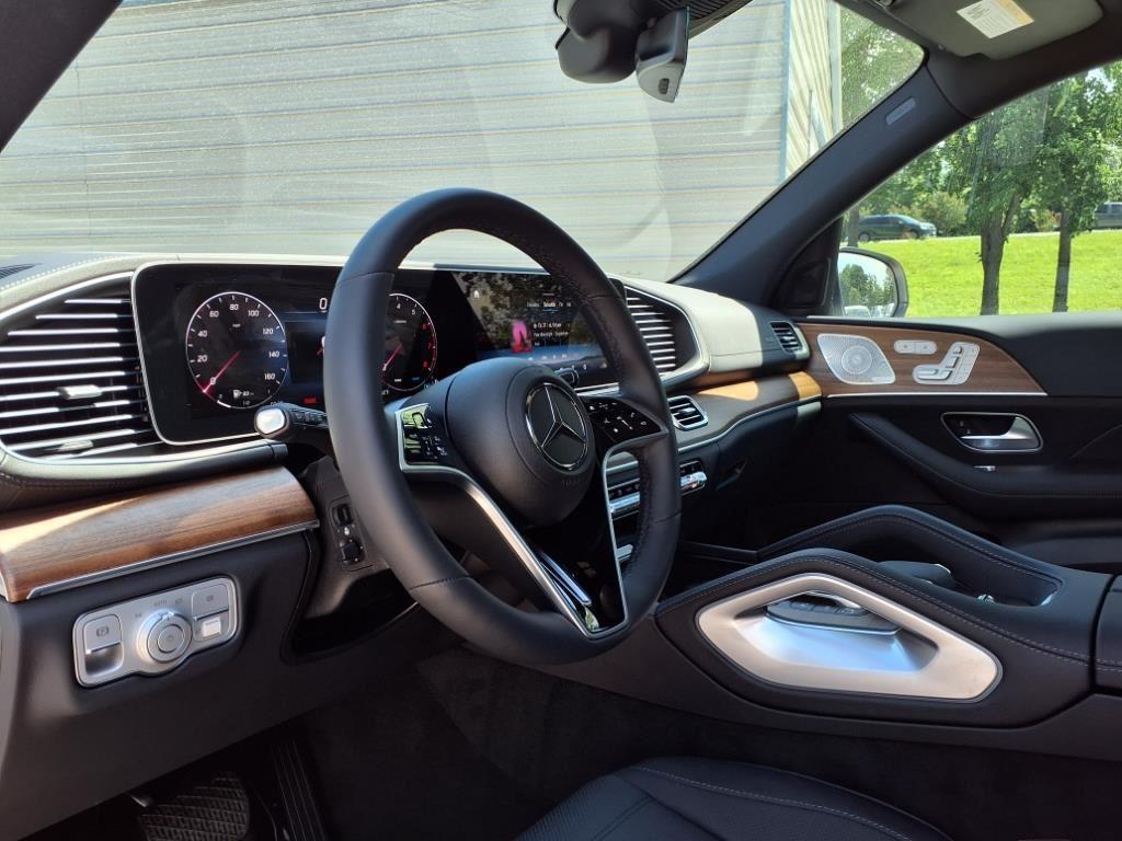 new 2025 Mercedes-Benz GLS 450 car, priced at $98,245