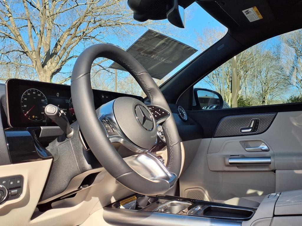 new 2025 Mercedes-Benz GLA 250 car, priced at $44,345