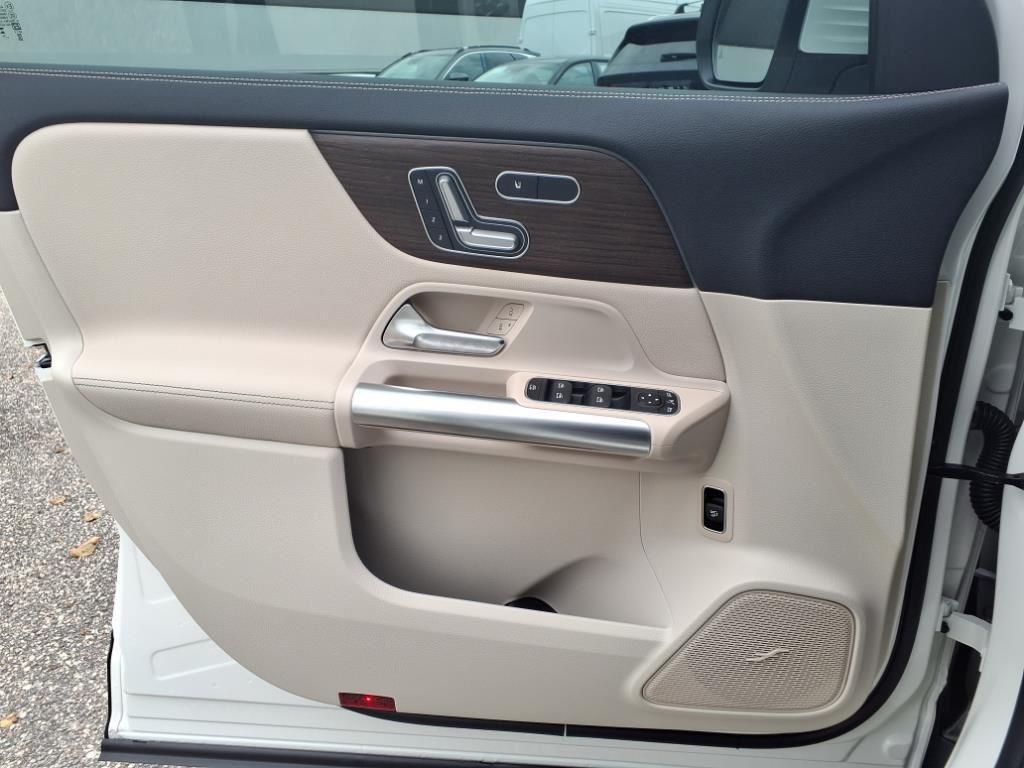 new 2026 Mercedes-Benz GLA 250 car, priced at $47,515