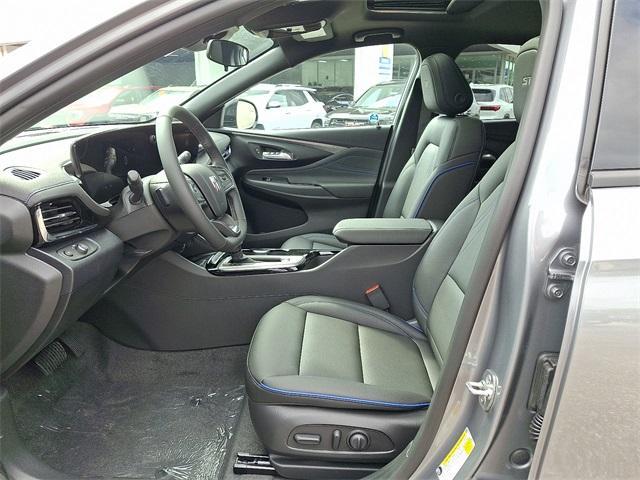 new 2025 Buick Envista car, priced at $28,877
