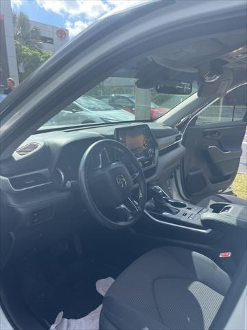 used 2020 Toyota Highlander car, priced at $28,200