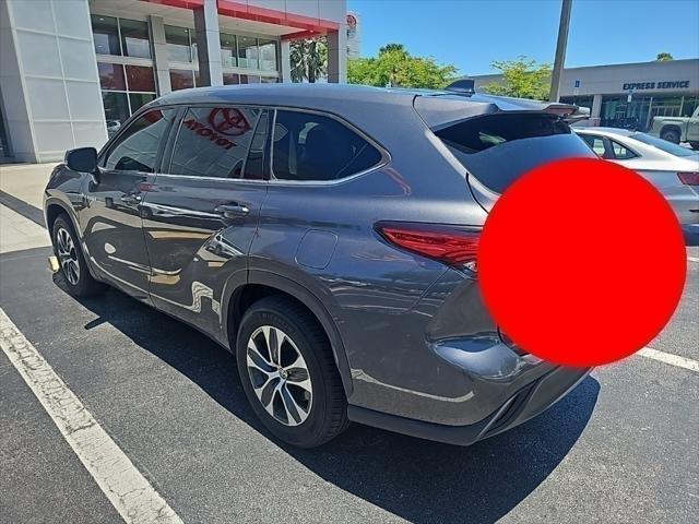 used 2020 Toyota Highlander Hybrid car, priced at $30,981