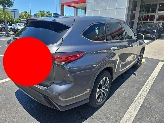 used 2020 Toyota Highlander Hybrid car, priced at $30,981