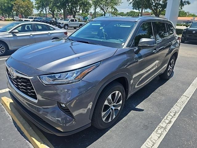 used 2020 Toyota Highlander Hybrid car, priced at $30,981