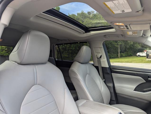 used 2020 Toyota Highlander Hybrid car, priced at $28,891