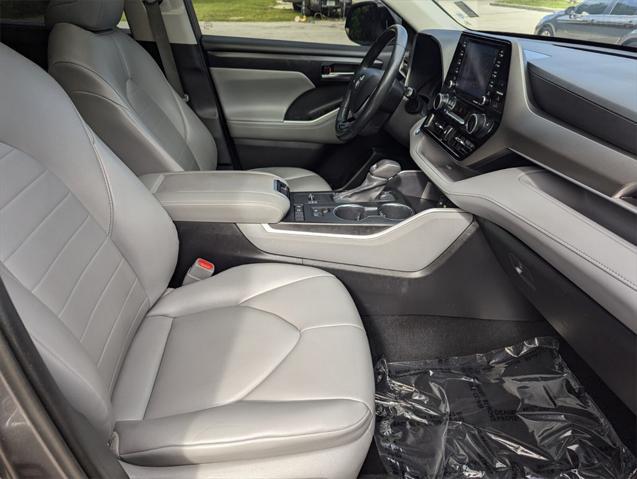 used 2020 Toyota Highlander Hybrid car, priced at $28,891