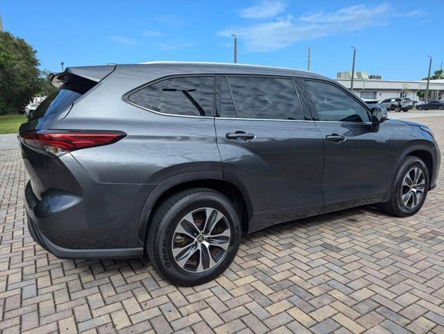 used 2020 Toyota Highlander Hybrid car, priced at $28,891