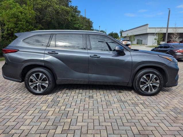 used 2020 Toyota Highlander Hybrid car, priced at $28,891