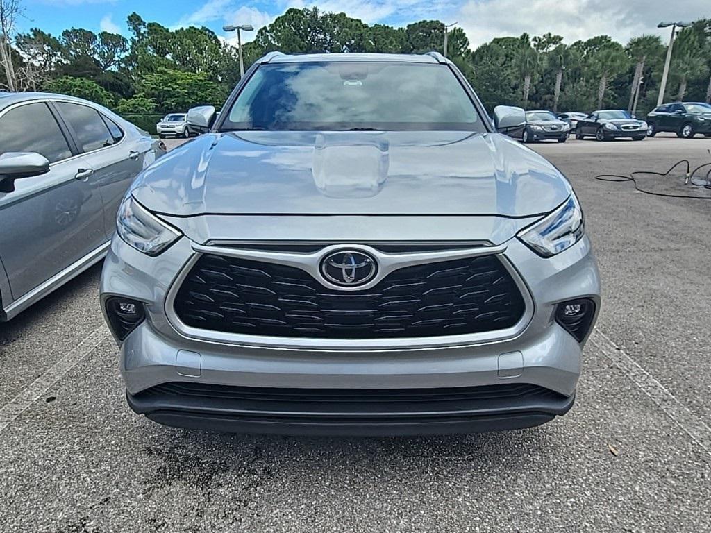 used 2023 Toyota Highlander car, priced at $36,901