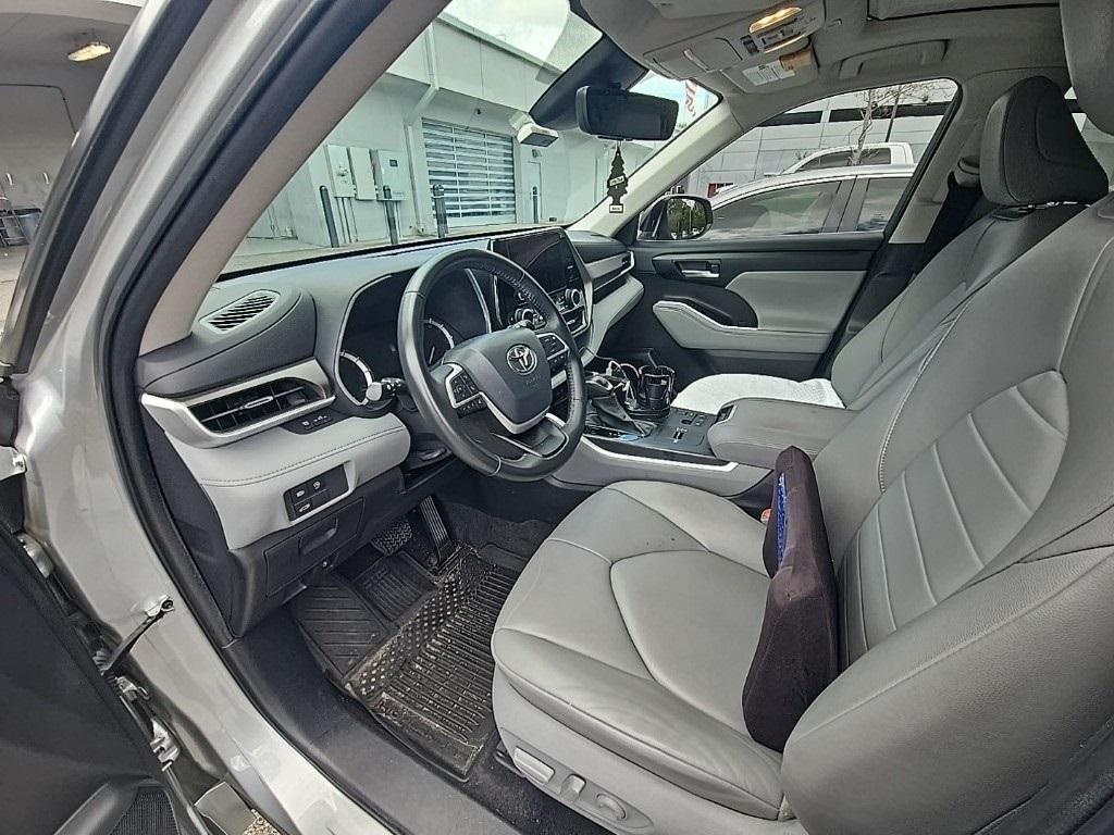 used 2023 Toyota Highlander car, priced at $36,901