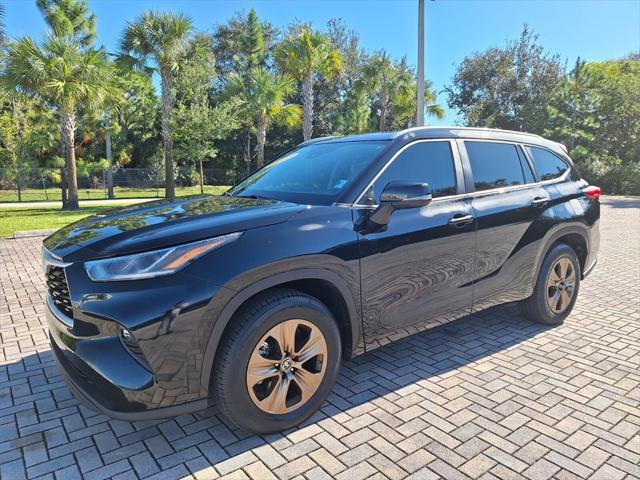 used 2023 Toyota Highlander Hybrid car, priced at $42,997