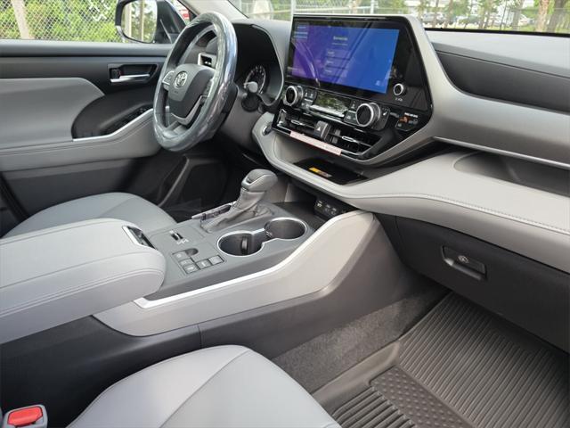 new 2025 Toyota Highlander car, priced at $47,680