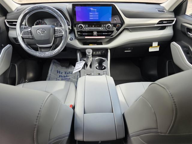 new 2025 Toyota Highlander car, priced at $47,680