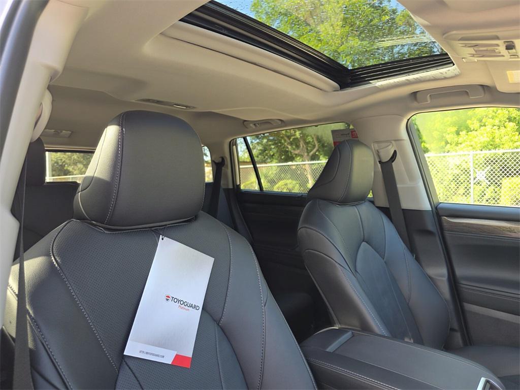 new 2025 Toyota Highlander car, priced at $51,810